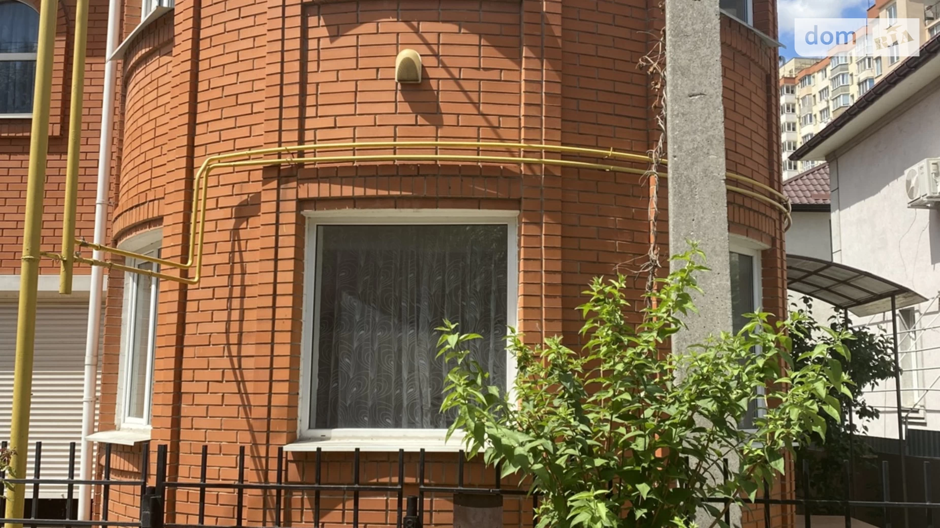 Продается дом на 3 этажа 320 кв. м с камином, цена: 115000 $ - фото 2