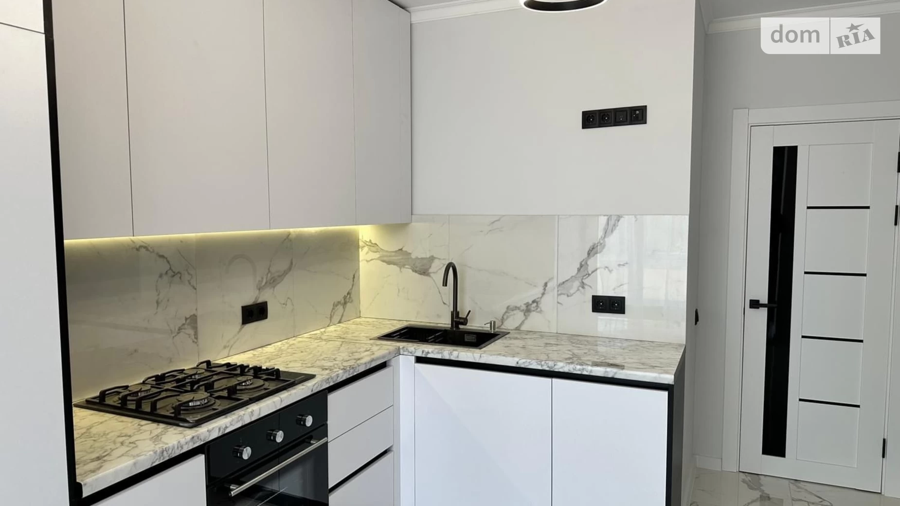 Продается 1-комнатная квартира 41 кв. м в Ивано-Франковске, ул. Высочана Семена, 18 корпус 32 - фото 3