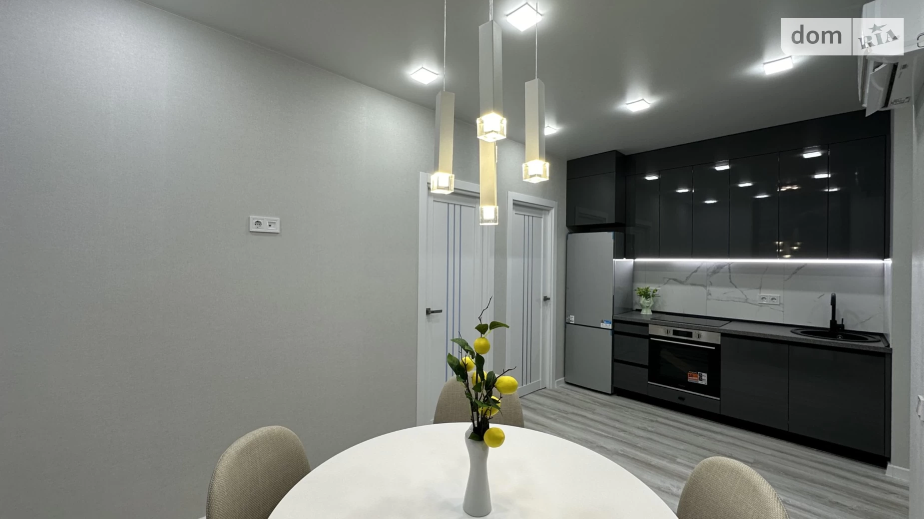 Продается 2-комнатная квартира 44 кв. м в Одессе, ул. Жемчужная, 10 - фото 2