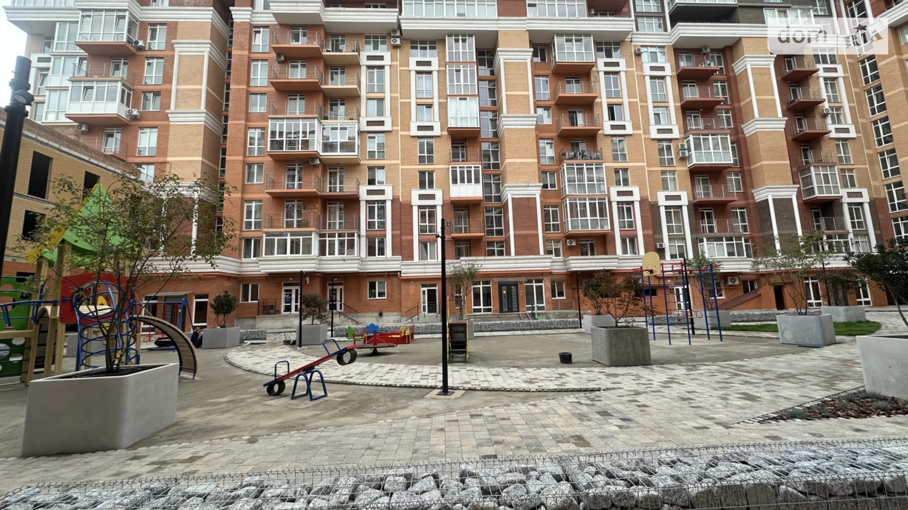 Продается 3-комнатная квартира 75.5 кв. м в Черновцах - фото 2