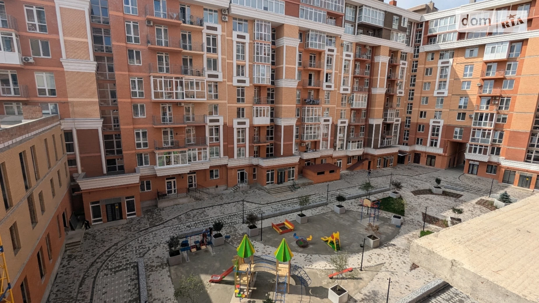 Продається 3-кімнатна квартира 75 кв. м у Чернівцях - фото 2