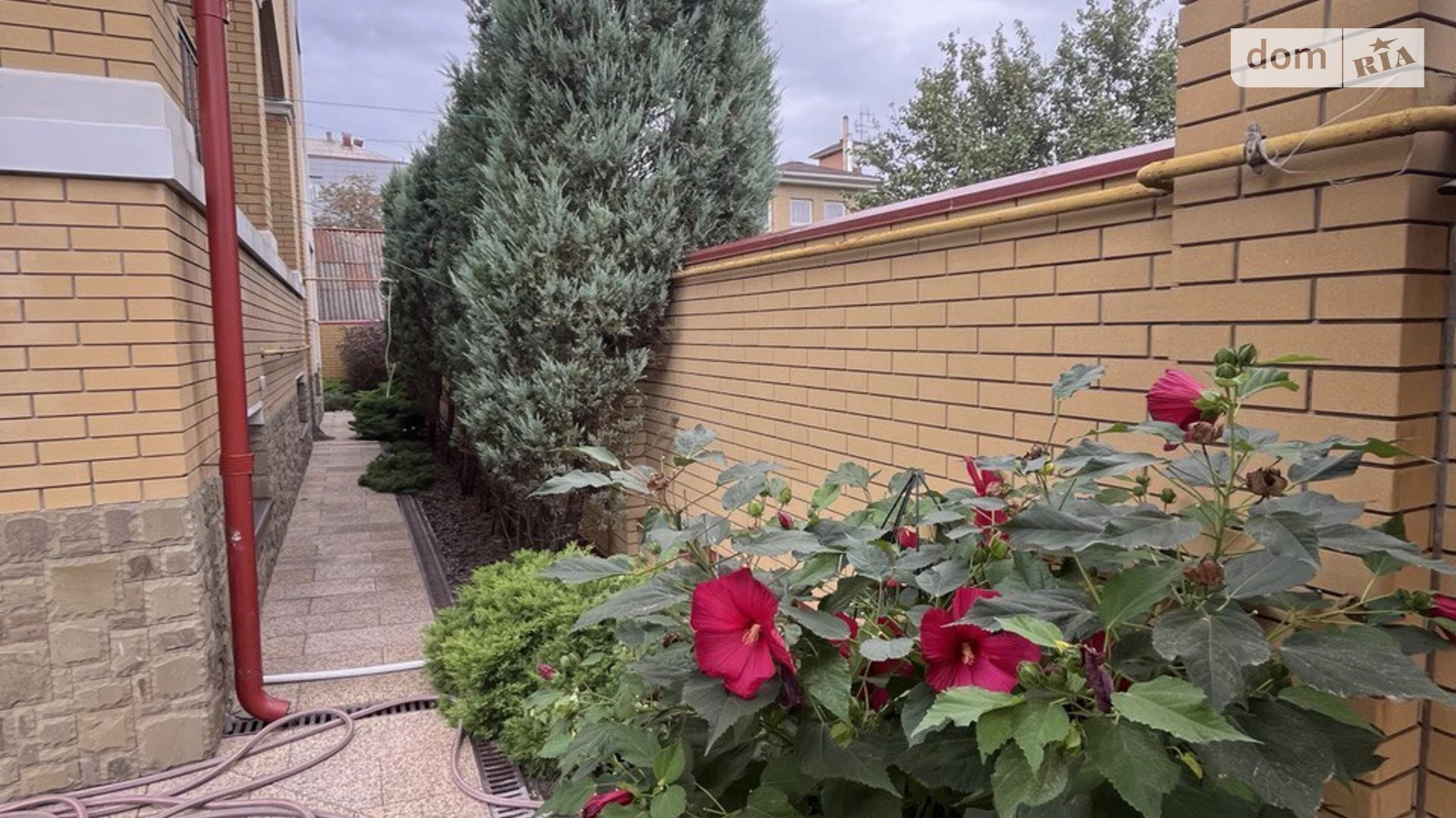 Продается дом на 2 этажа 424 кв. м с подвалом, цена: 550000 $ - фото 2