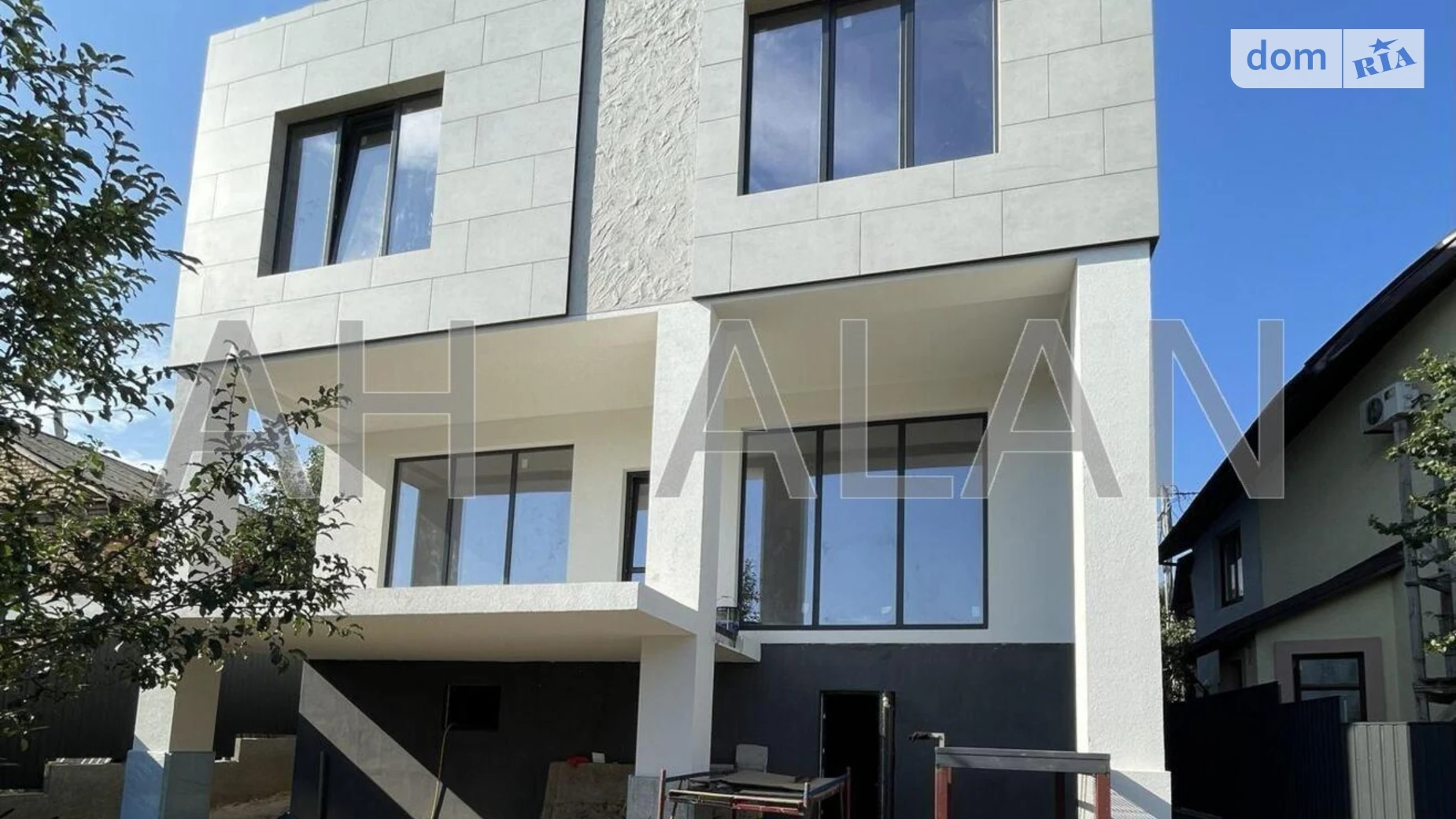 Продается дом на 3 этажа 320 кв. м с камином, цена: 550000 $ - фото 2