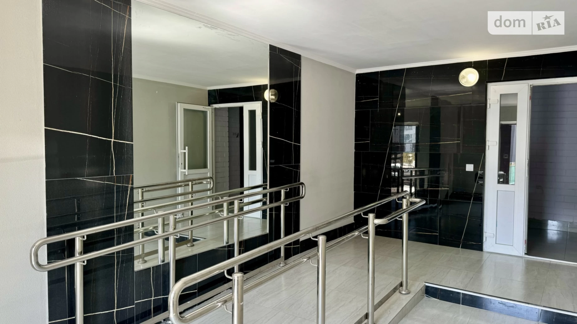 Продается 1-комнатная квартира 43 кв. м в Чернигове, ул. Независимости, 21 - фото 3
