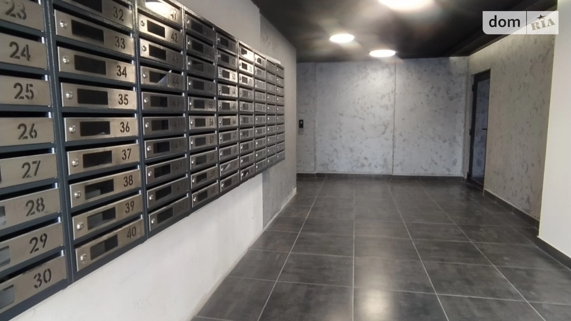 Продается 2-комнатная квартира 40 кв. м в Ивано-Франковске, ул. Крайковского, 1А корпус 8 - фото 2