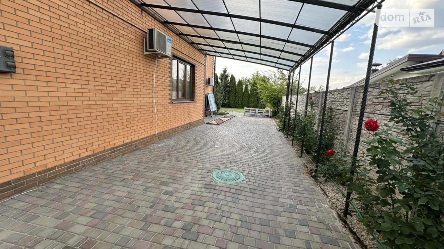 Продается дом на 2 этажа 250 кв. м с камином, цена: 239990 $ - фото 2