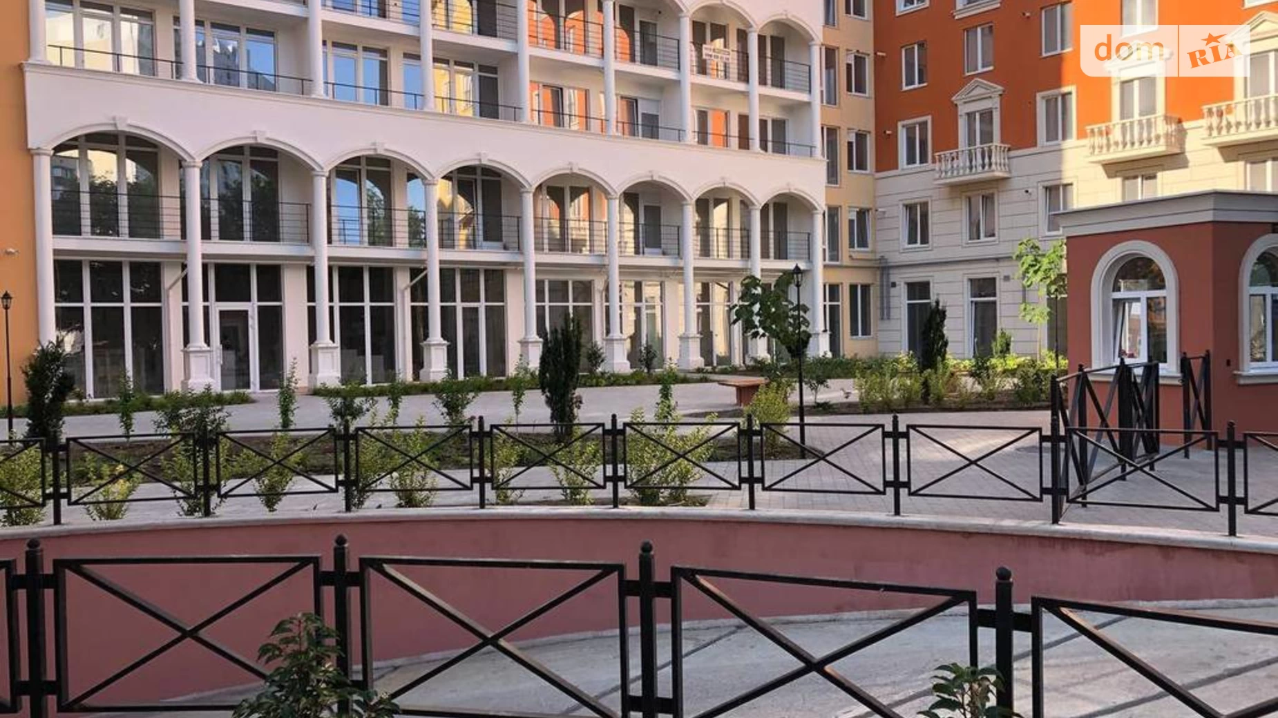 Продается 1-комнатная квартира 35 кв. м в Одессе, ул. Инглези, 2 корпус 5 - фото 2