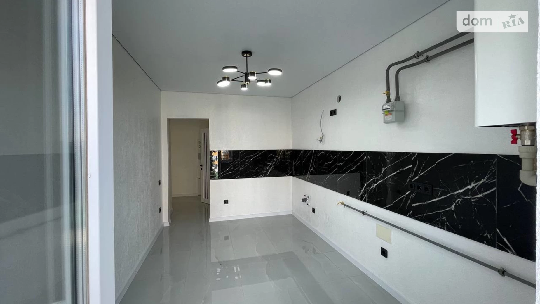 Продается 2-комнатная квартира 58 кв. м в Ивано-Франковске, ул. Урожайная, 7А - фото 2