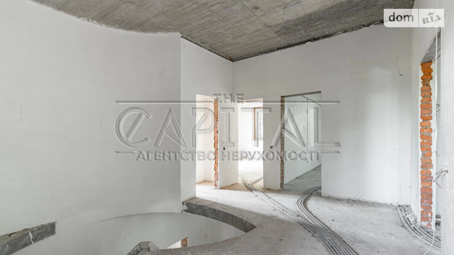 Продается дом на 3 этажа 692 кв. м с бассейном, цена: 450000 € - фото 3