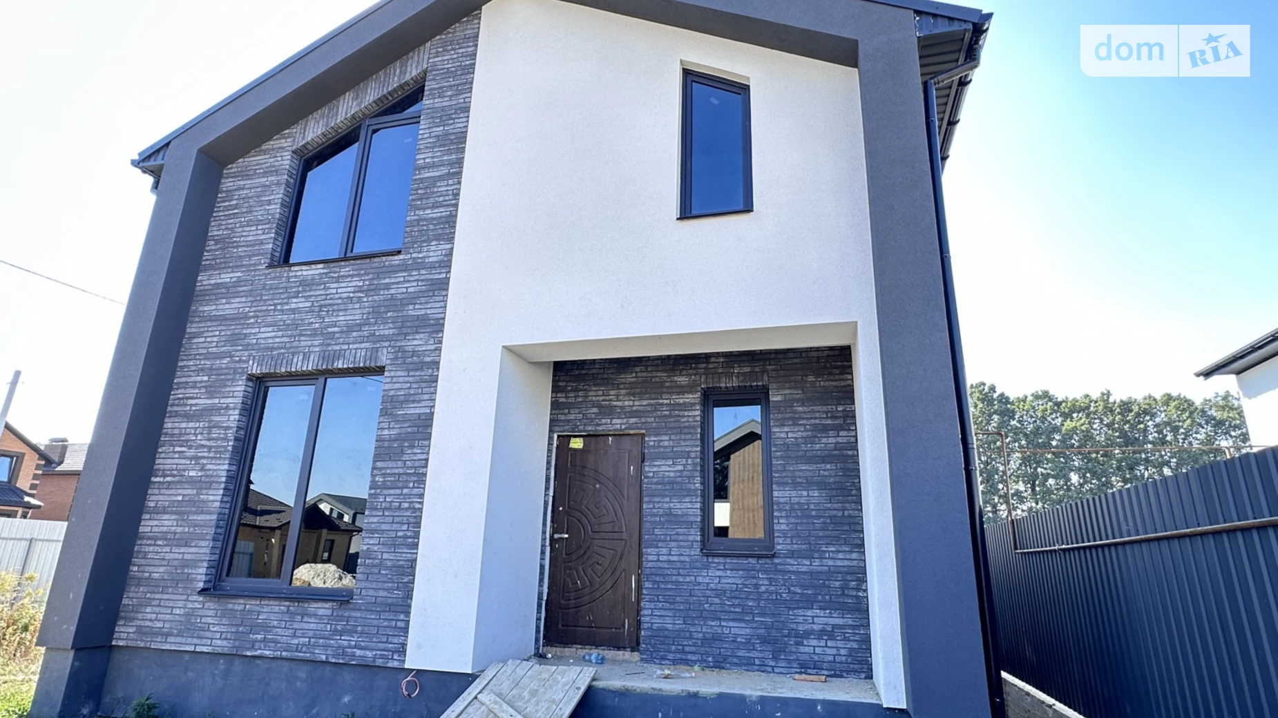 Продается дом на 2 этажа 125 кв. м с гаражом, цена: 97000 $ - фото 2
