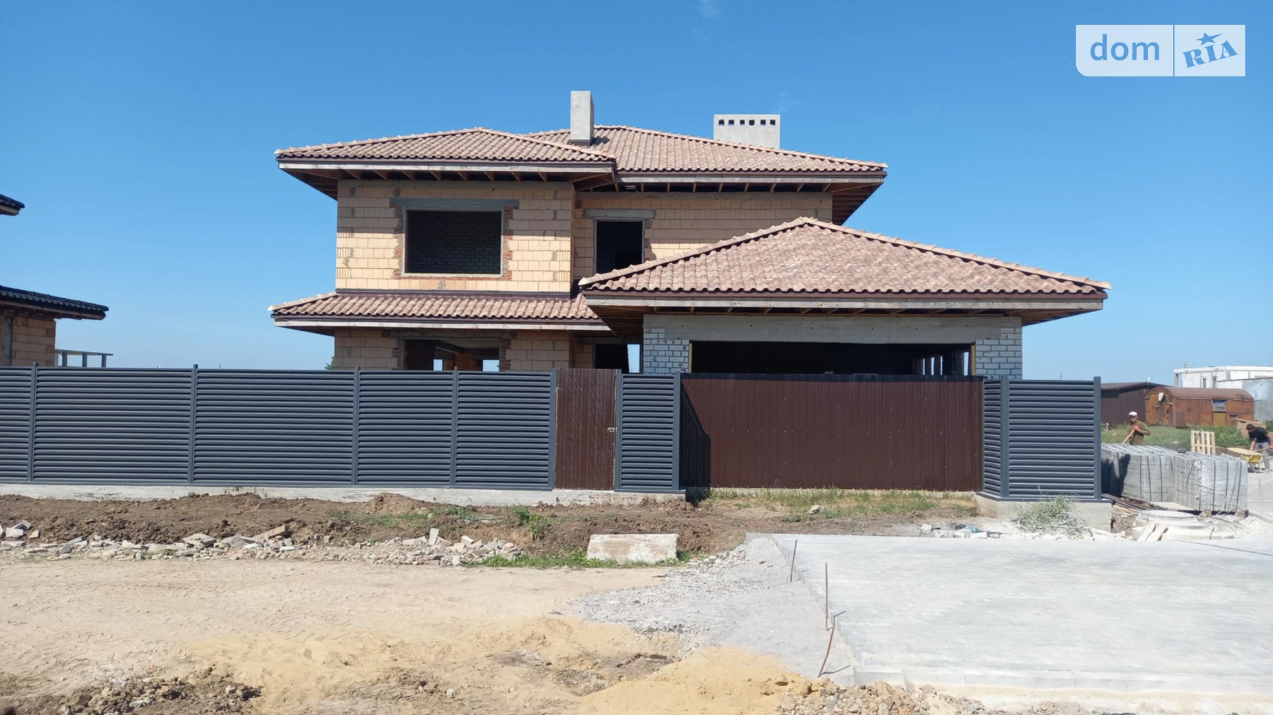Продается дом на 2 этажа 270 кв. м с садом, цена: 175000 $ - фото 2