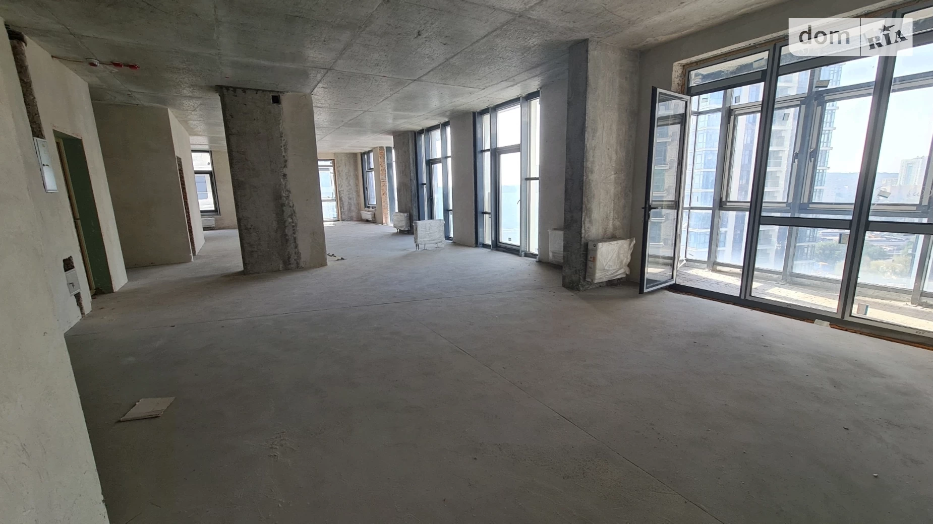Продается 4-комнатная квартира 144 кв. м в Киеве, ул. Андрея Верхогляда(Драгомирова), 17Б - фото 2