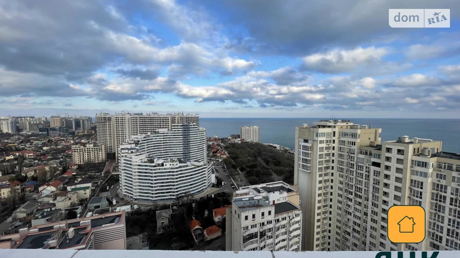 Продається 3-кімнатна квартира 185 кв. м у Одесі, вул. Новоберегова, 12А - фото 2