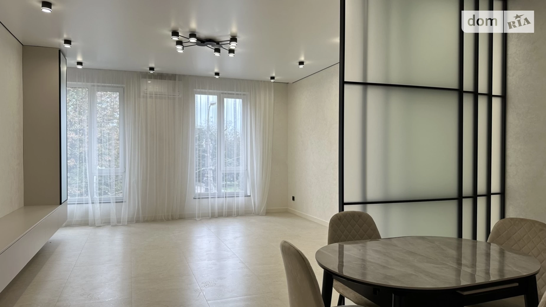 Продается 1-комнатная квартира 47 кв. м в Ровно, ул. Соборная, 316Б - фото 2