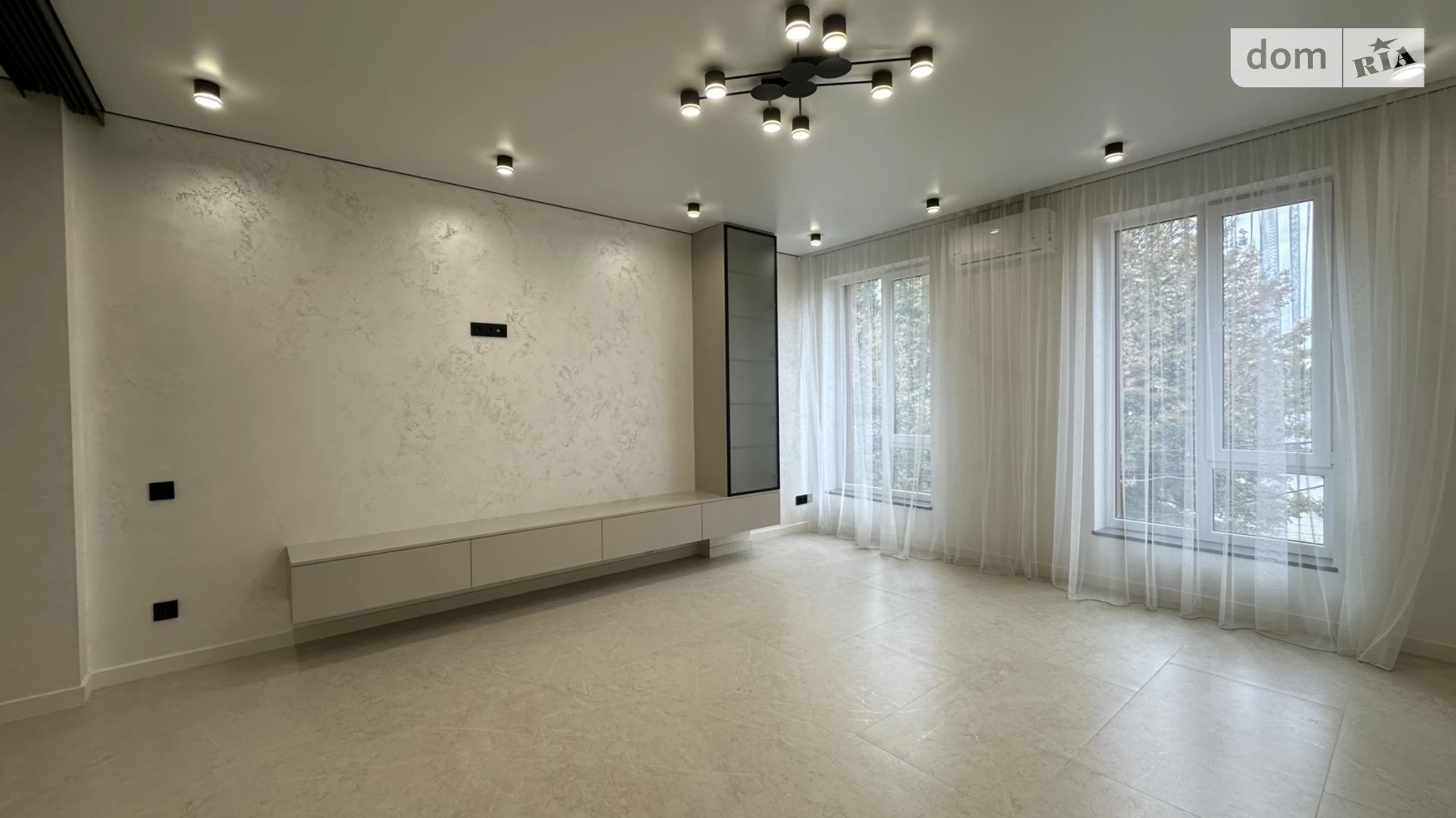 Продается 1-комнатная квартира 47 кв. м в Ровно, ул. Соборная, 316Б - фото 3