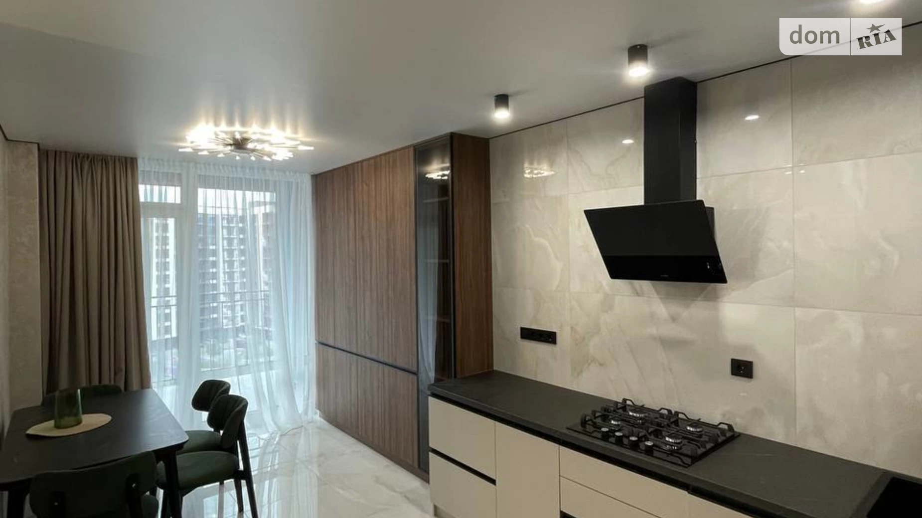 Продается 2-комнатная квартира 60 кв. м в Ивано-Франковске, ул. Крайковского - фото 2
