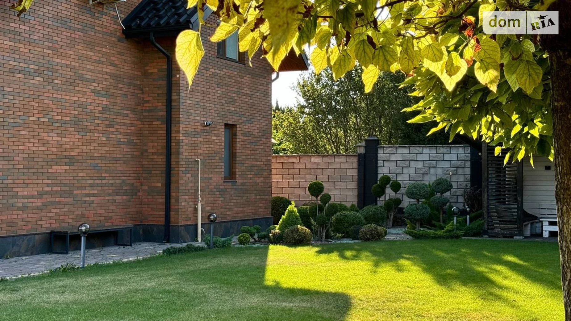 Продается дом на 2 этажа 220 кв. м с бассейном, цена: 340000 $ - фото 3