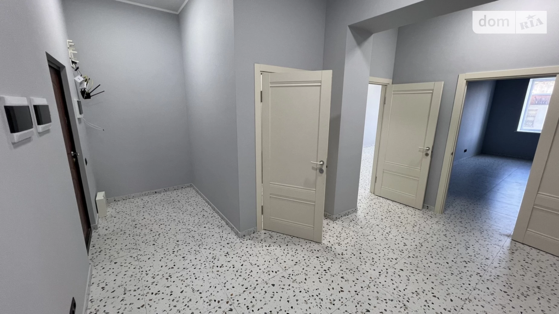 Продається офіс 64 кв. м в бізнес-центрі, цена: 70000 $ - фото 3