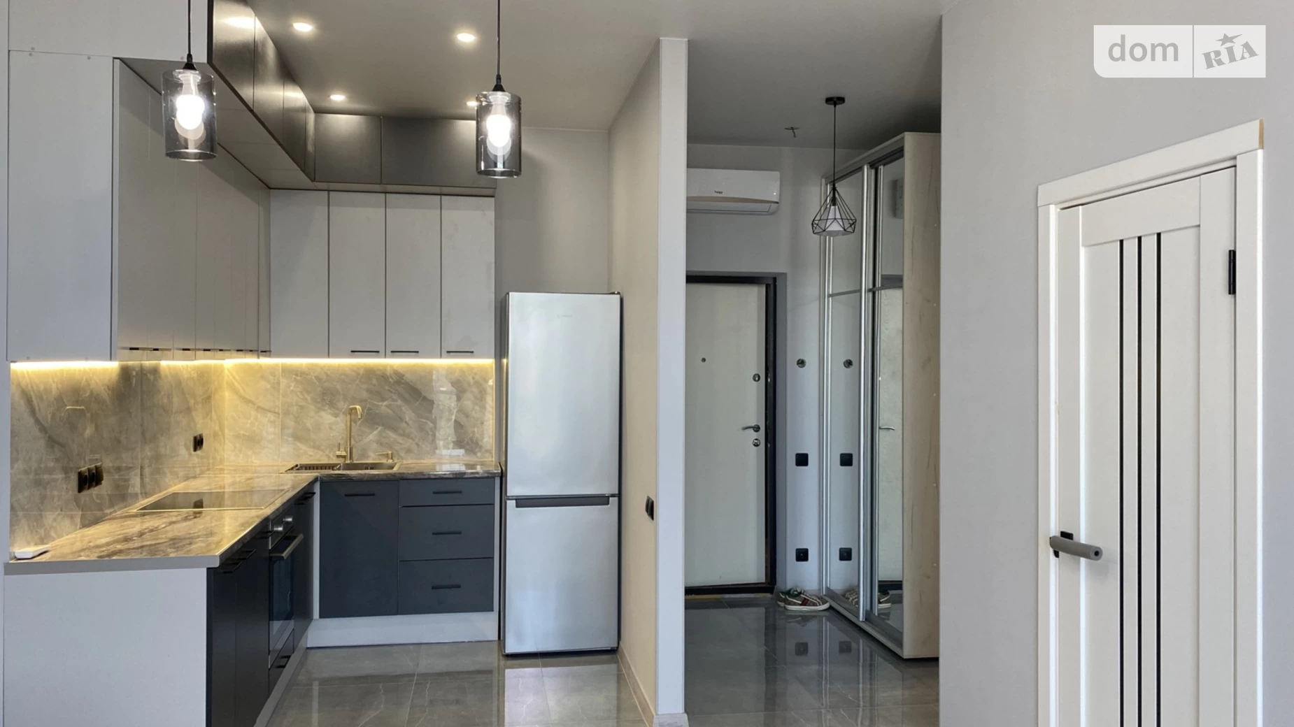 Продается 1-комнатная квартира 43 кв. м в Одессе, ул. Академика Филатова - фото 2