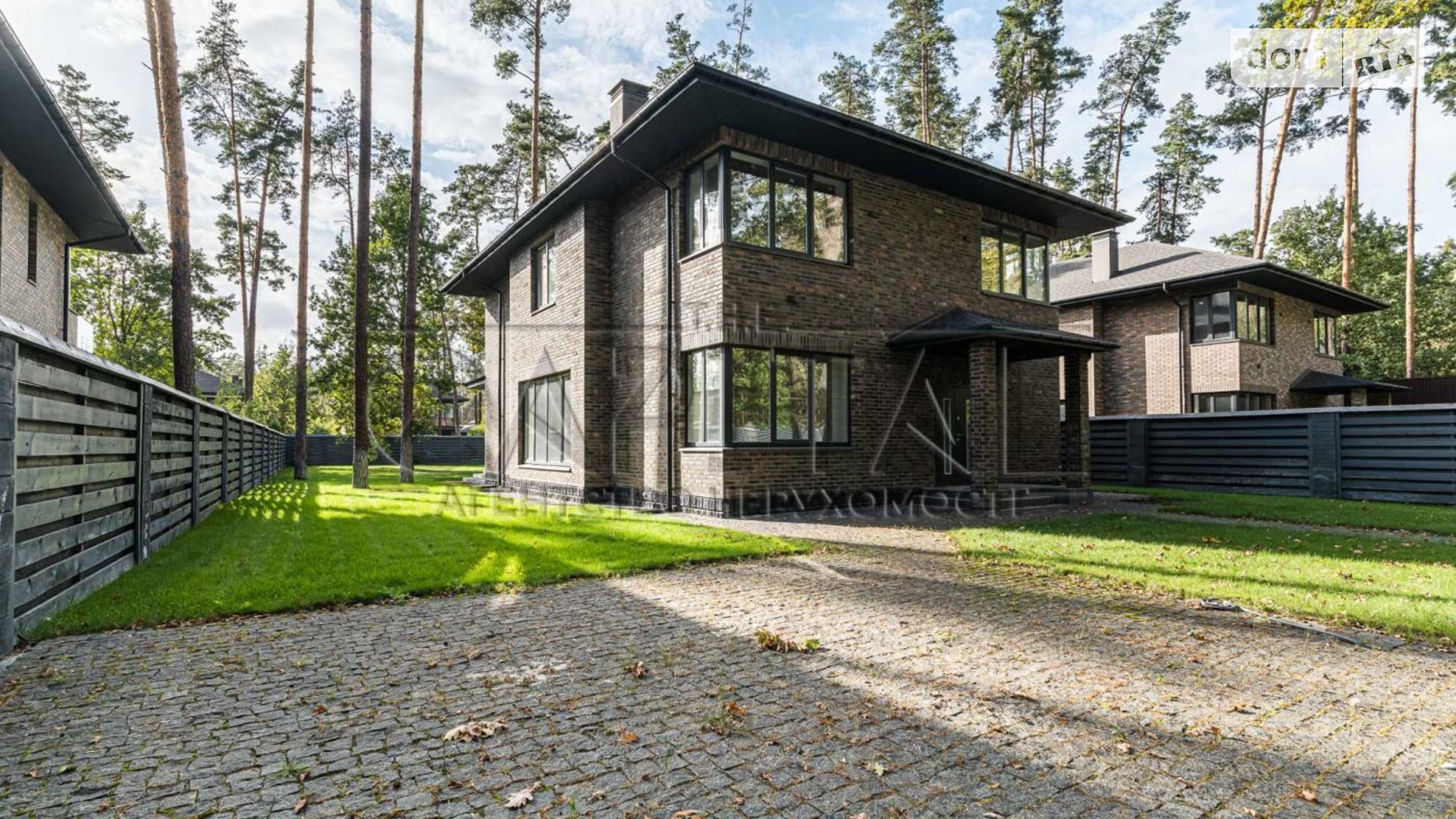 Продается дом на 2 этажа 250 кв. м с бассейном, цена: 470000 $ - фото 3