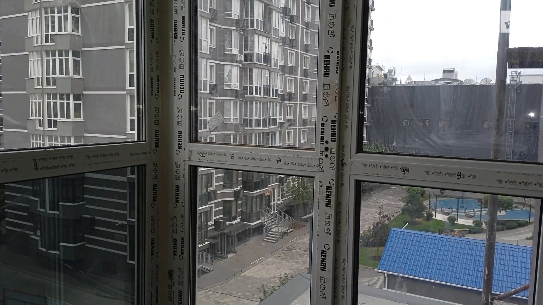 Продается 1-комнатная квартира 58 кв. м в Буче, бул. Леонида Бирюкова, 2А - фото 3