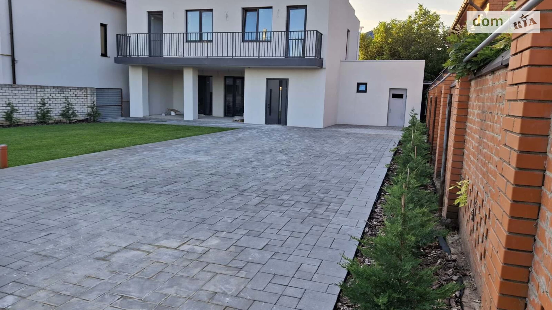 Продается дом на 2 этажа 160 кв. м с гаражом, цена: 230000 $ - фото 2