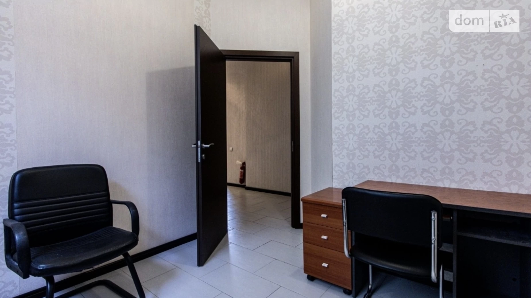 Сдается в аренду офис 160 кв. м в бизнес-центре, цена: 1500 $ - фото 2