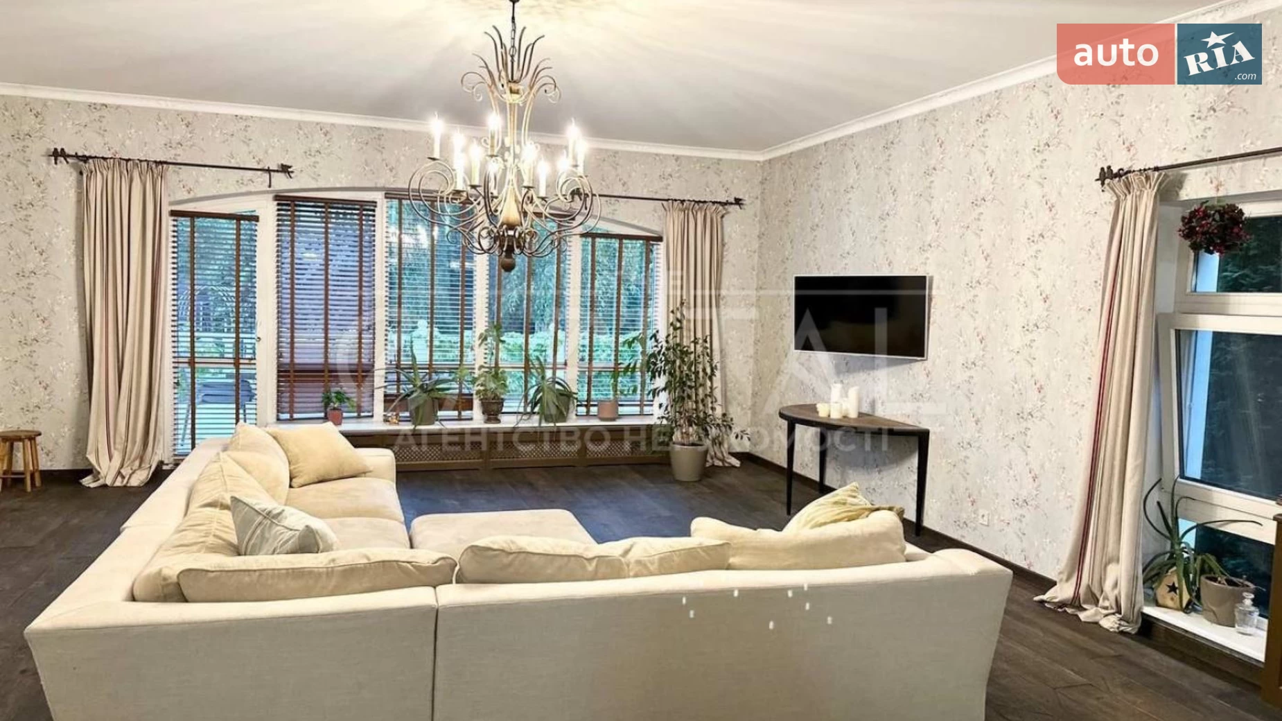 Сдается в аренду дом на 4 этажа 990 кв. м с мансардой, цена: 6500 $ - фото 2