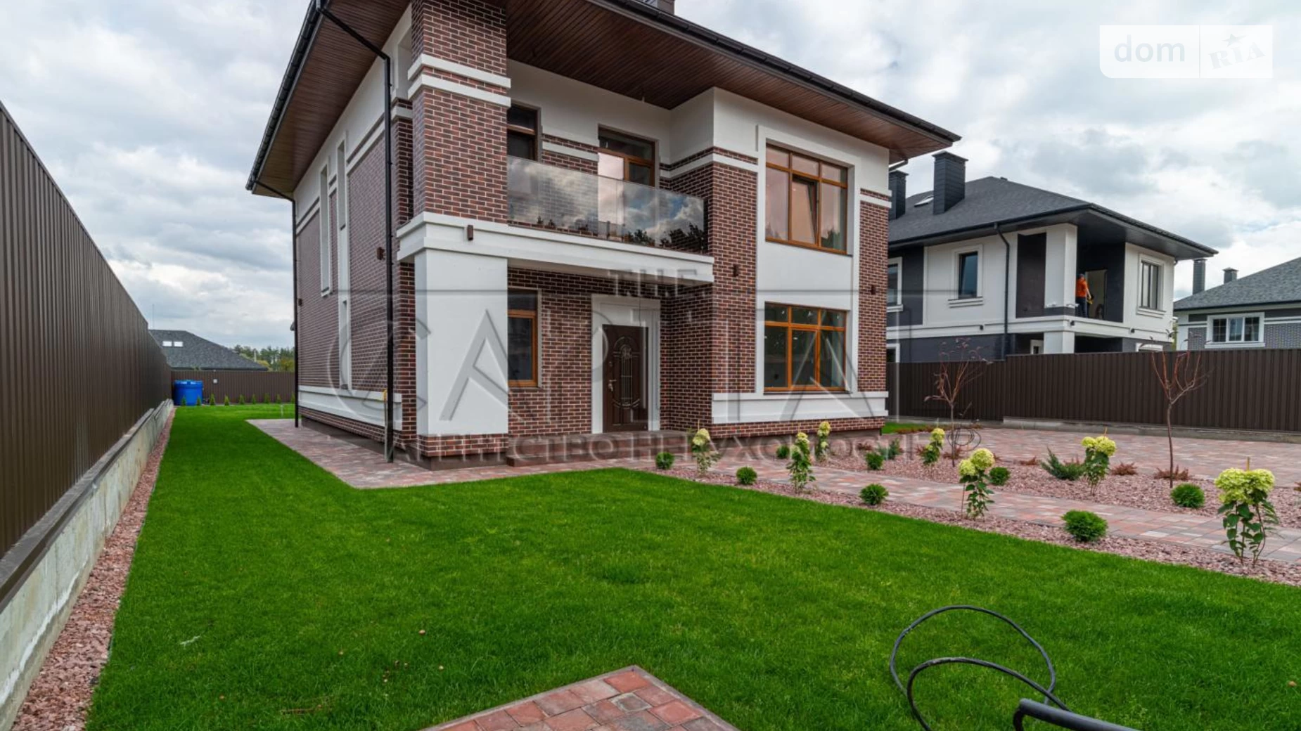 Продается дом на 2 этажа 205 кв. м с камином, цена: 280000 $ - фото 2