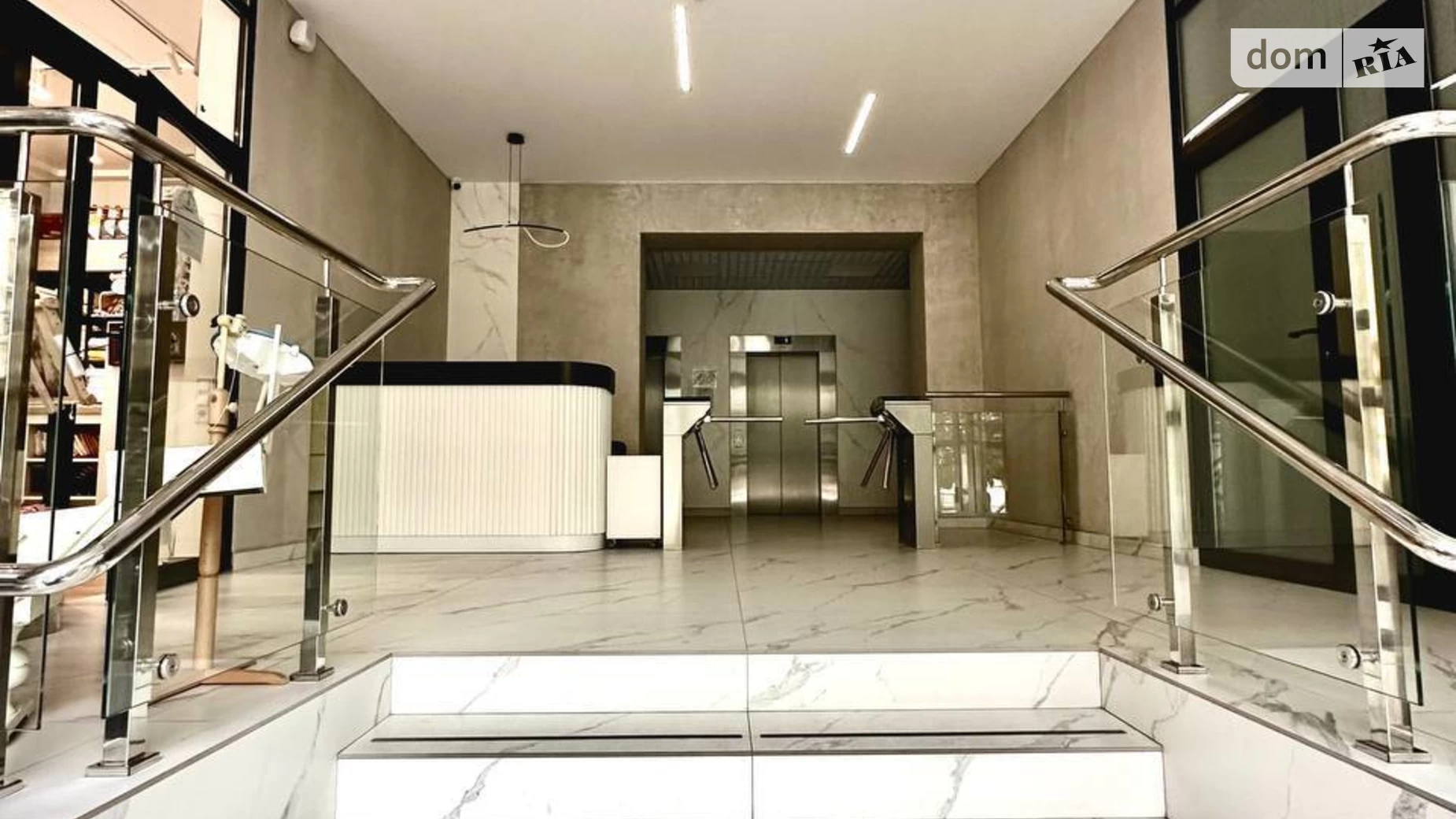 Сдается в аренду офис 204.9 кв. м в бизнес-центре, цена: 3070 $ - фото 2