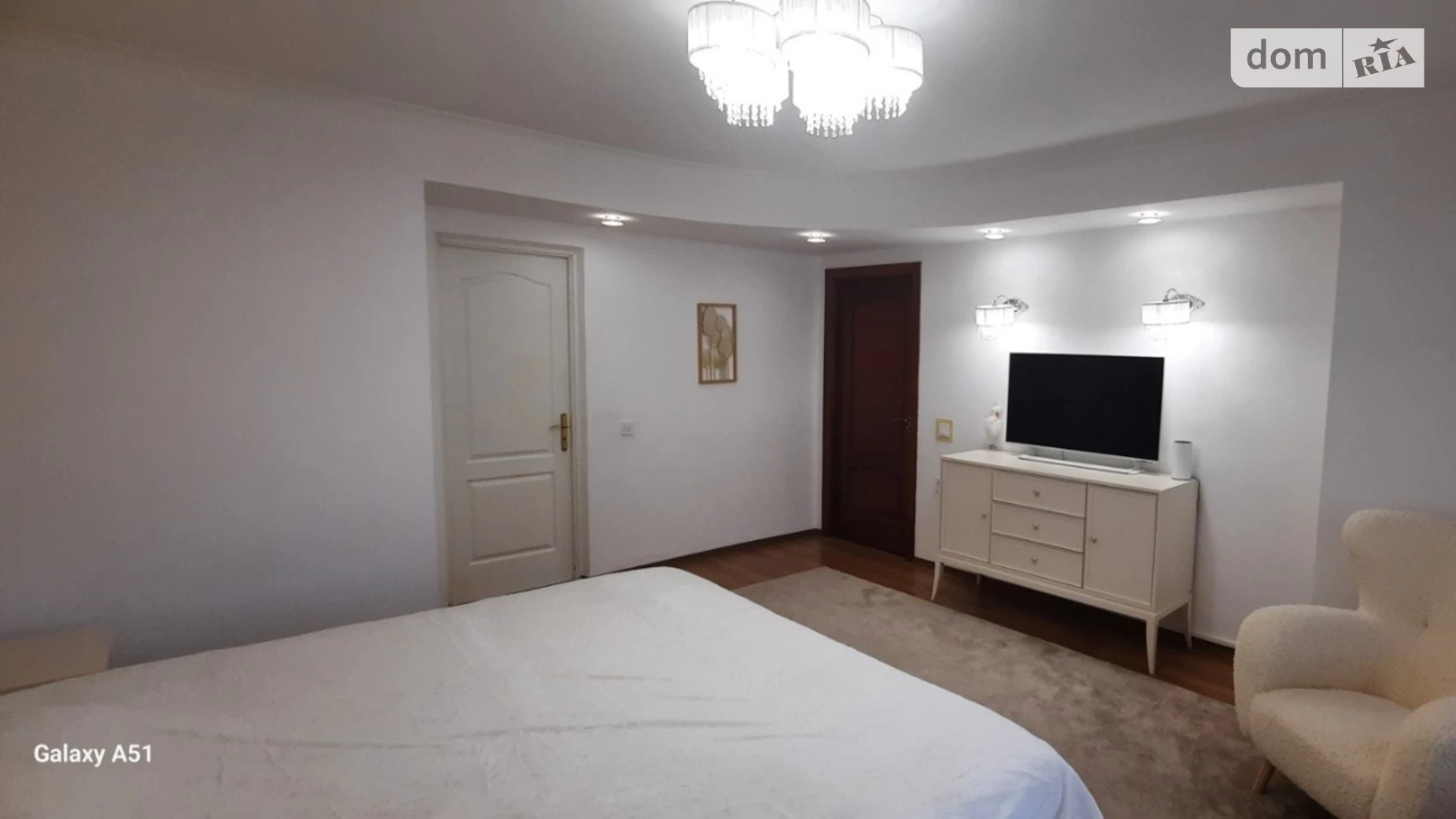 Продається 4-кімнатна квартира 176.3 кв. м у Полтаві, вул. Леваневського - фото 2