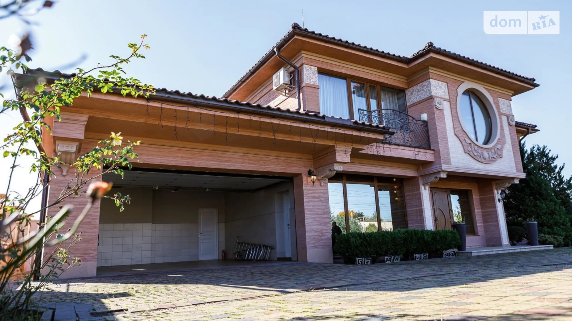 Продается дом на 3 этажа 630 кв. м с подвалом, цена: 1290000 $ - фото 2
