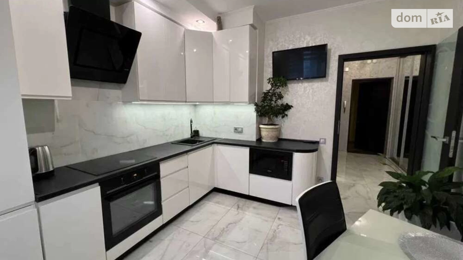 Продається 1-кімнатна квартира 42.7 кв. м у Києві, вул. Драгоманова, 6/1 - фото 2