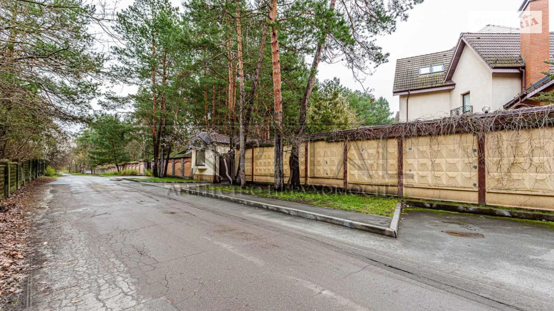 Продается дом на 3 этажа 2300 кв. м с балконом, цена: 4000000 $ - фото 5