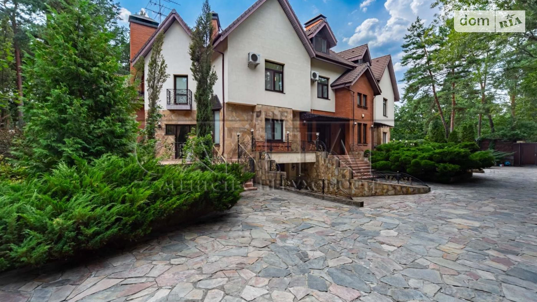 Продается дом на 3 этажа 2300 кв. м с балконом, цена: 4000000 $ - фото 2