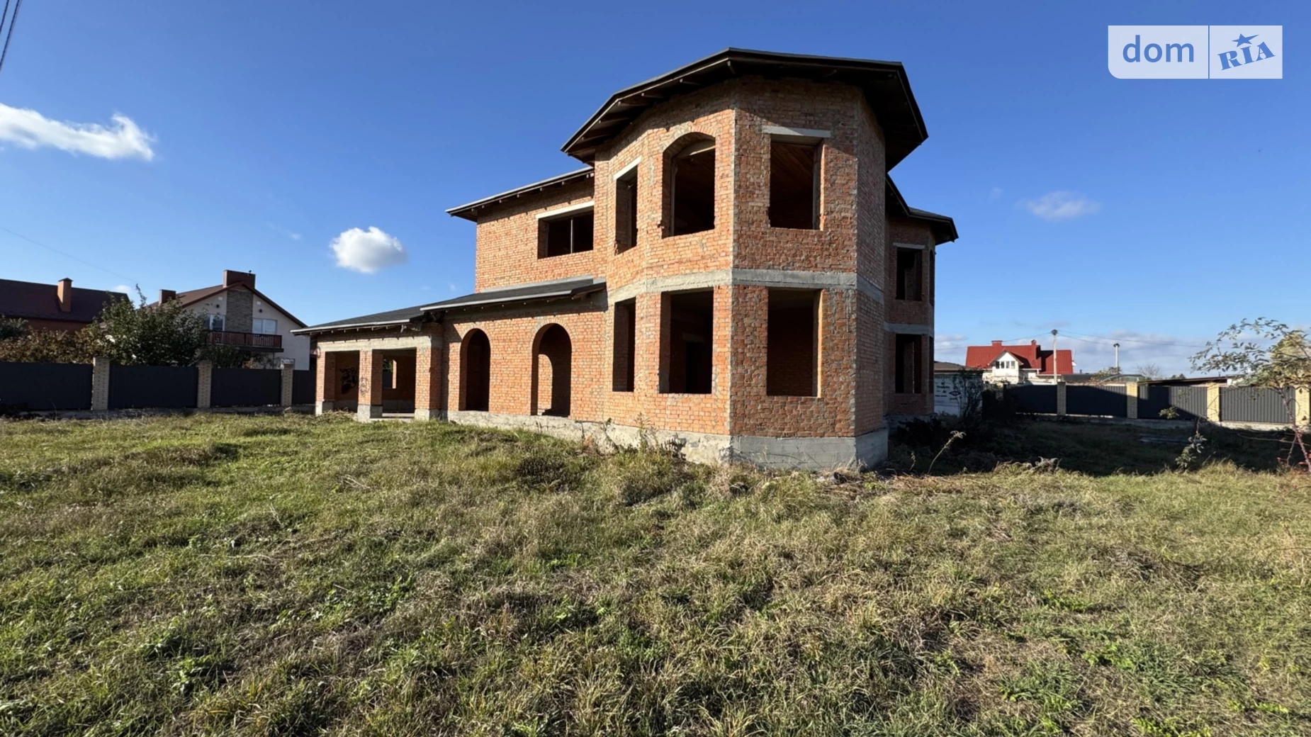 Продается дом на 2 этажа 280 кв. м с бассейном, цена: 225000 $ - фото 2