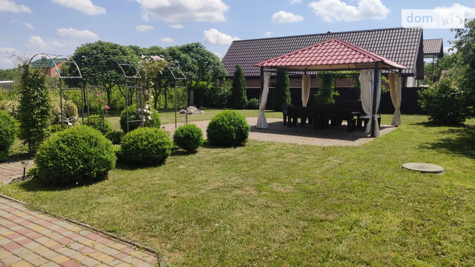 Продается дом на 2 этажа 243.5 кв. м с камином, цена: 145000 $ - фото 2