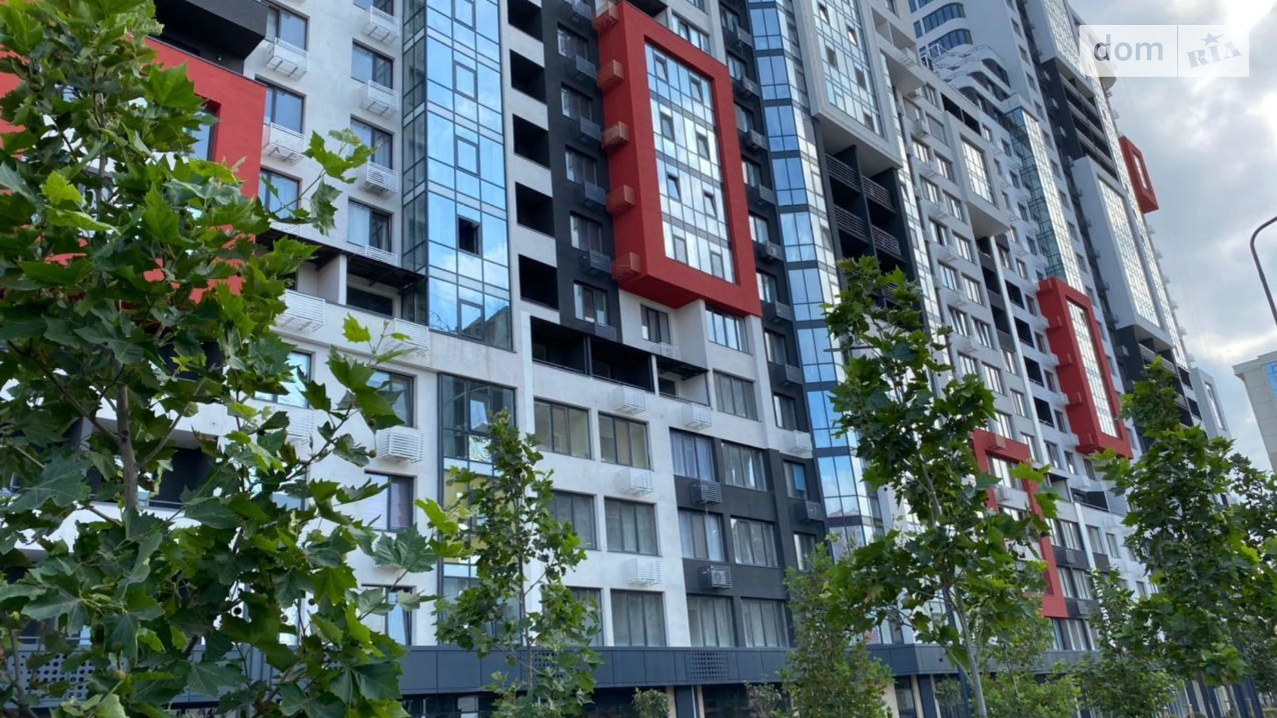 Продается 2-комнатная квартира 70 кв. м в Одессе, ул. Спортивная, 3/1 - фото 2