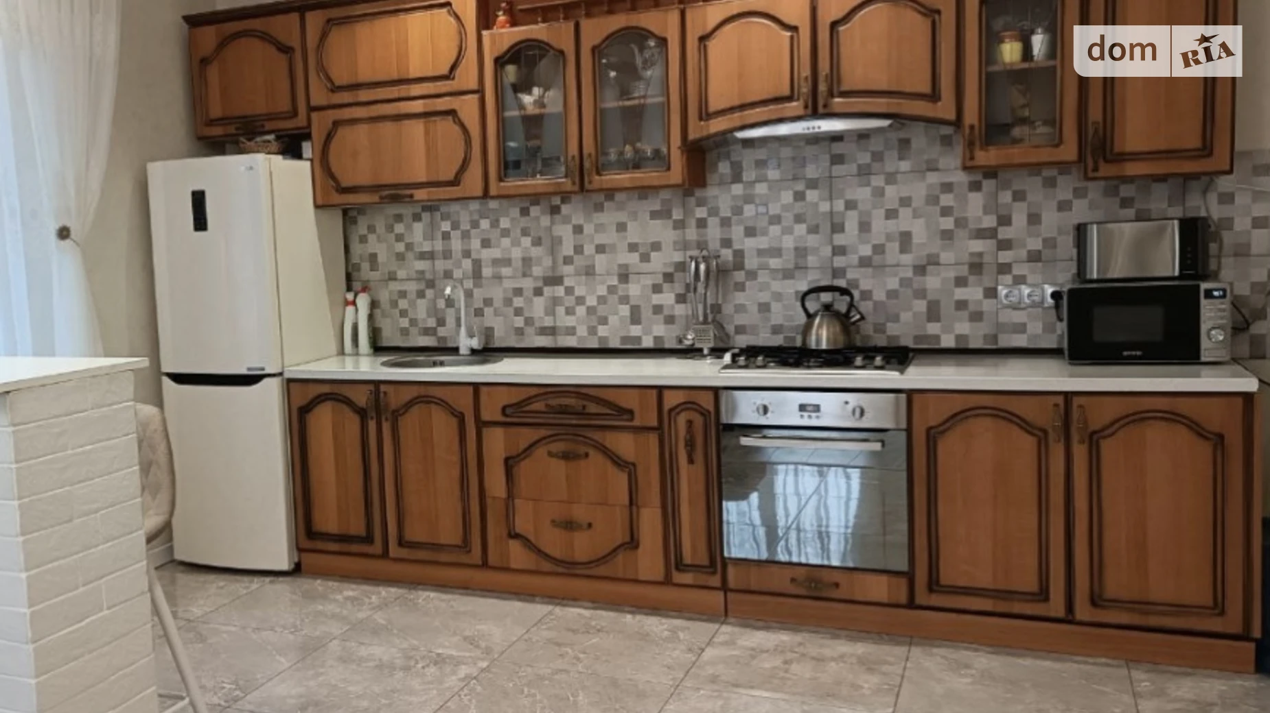 Продается дом на 2 этажа 217.4 кв. м с бассейном, цена: 150000 $ - фото 2