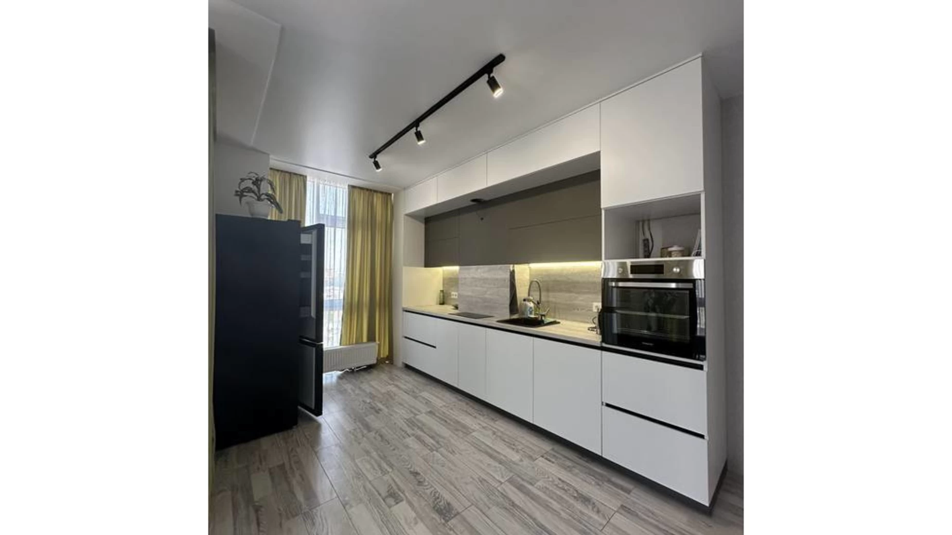 Продается 2-комнатная квартира 65.7 кв. м в Лиманке, ул. Спортивная, 3/3 - фото 3