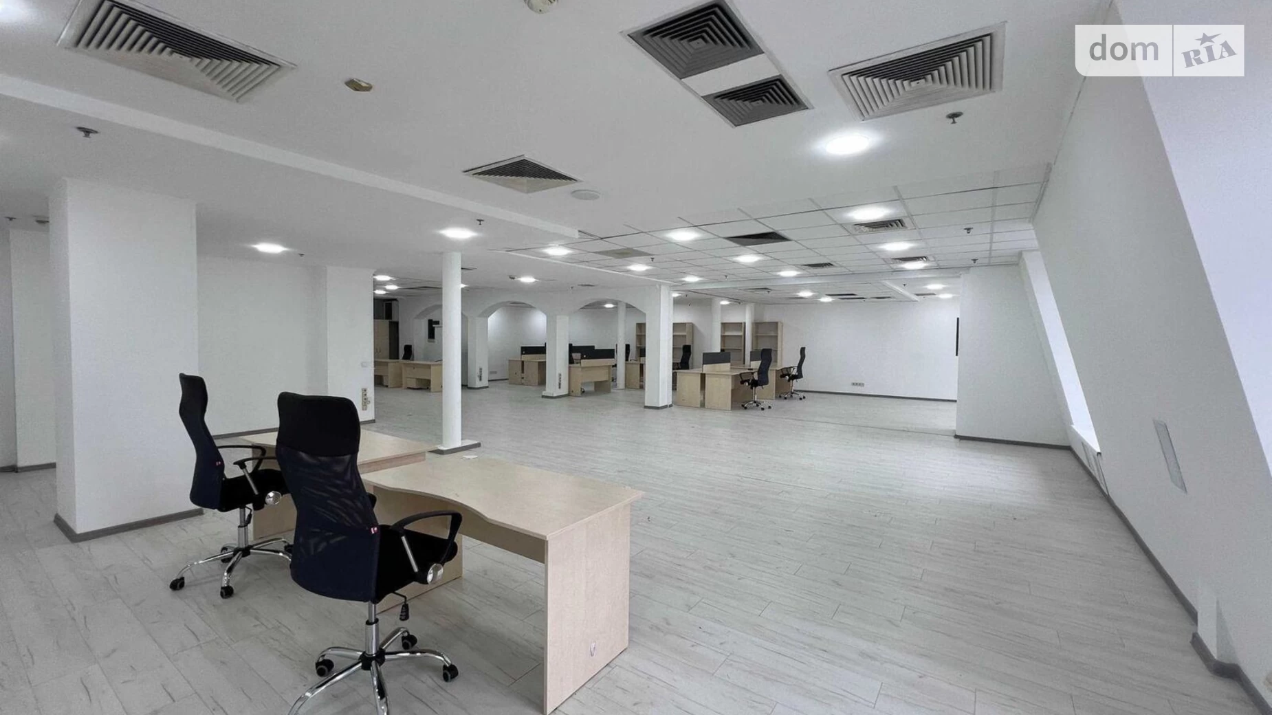 Сдается в аренду офис 234 кв. м в бизнес-центре, цена: 4900 $ - фото 3