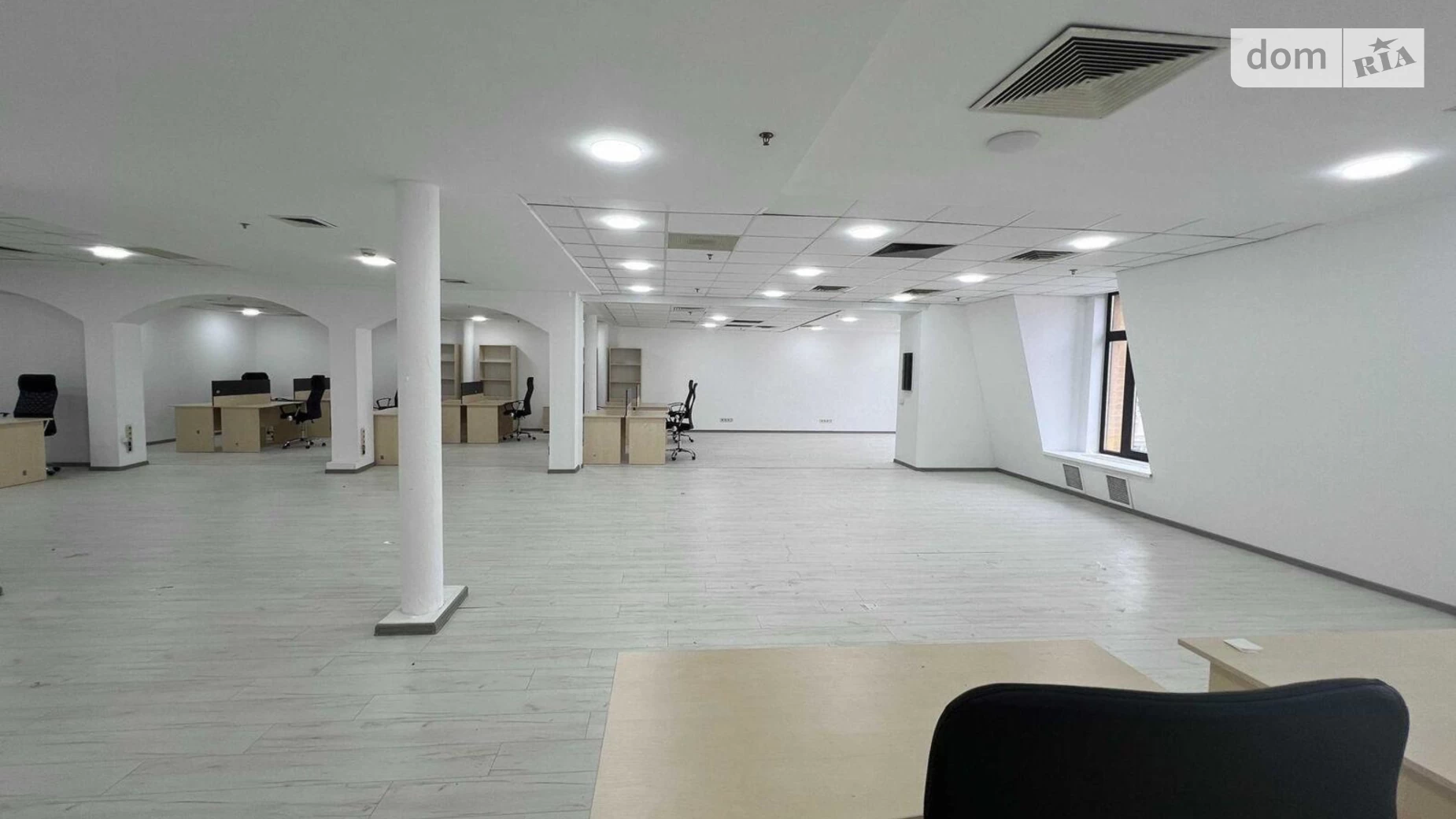 Сдается в аренду офис 234 кв. м в бизнес-центре, цена: 4900 $ - фото 4