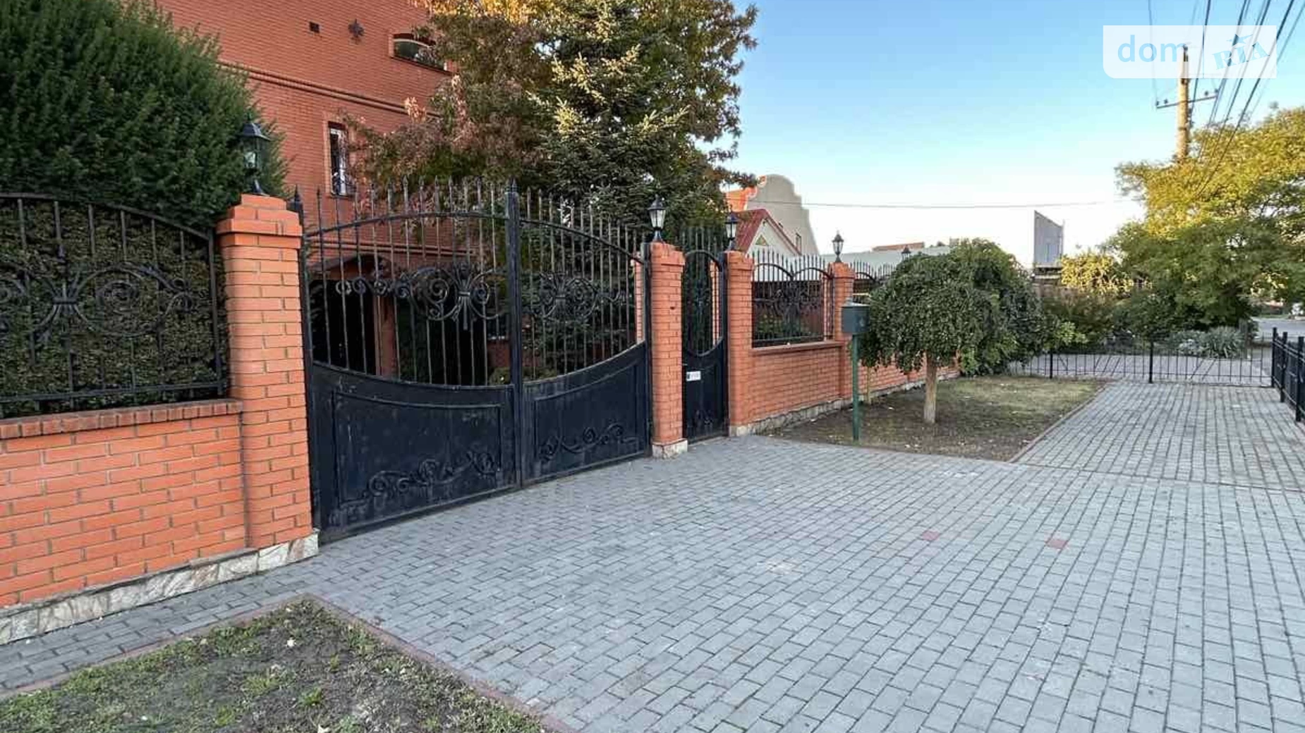 Продается дом на 2 этажа 205 кв. м с балконом, цена: 250000 $ - фото 2