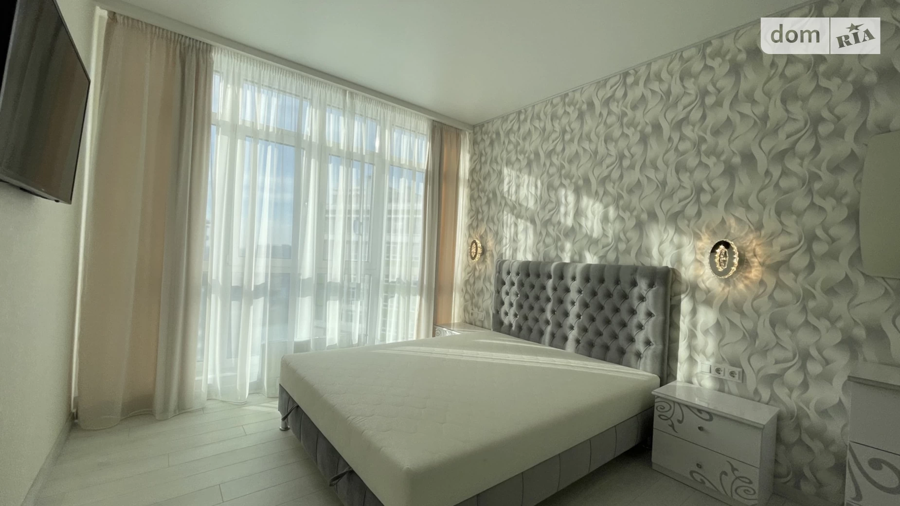 Продається 2-кімнатна квартира 73 кв. м у Одесі, просп. Гагаріна - фото 2