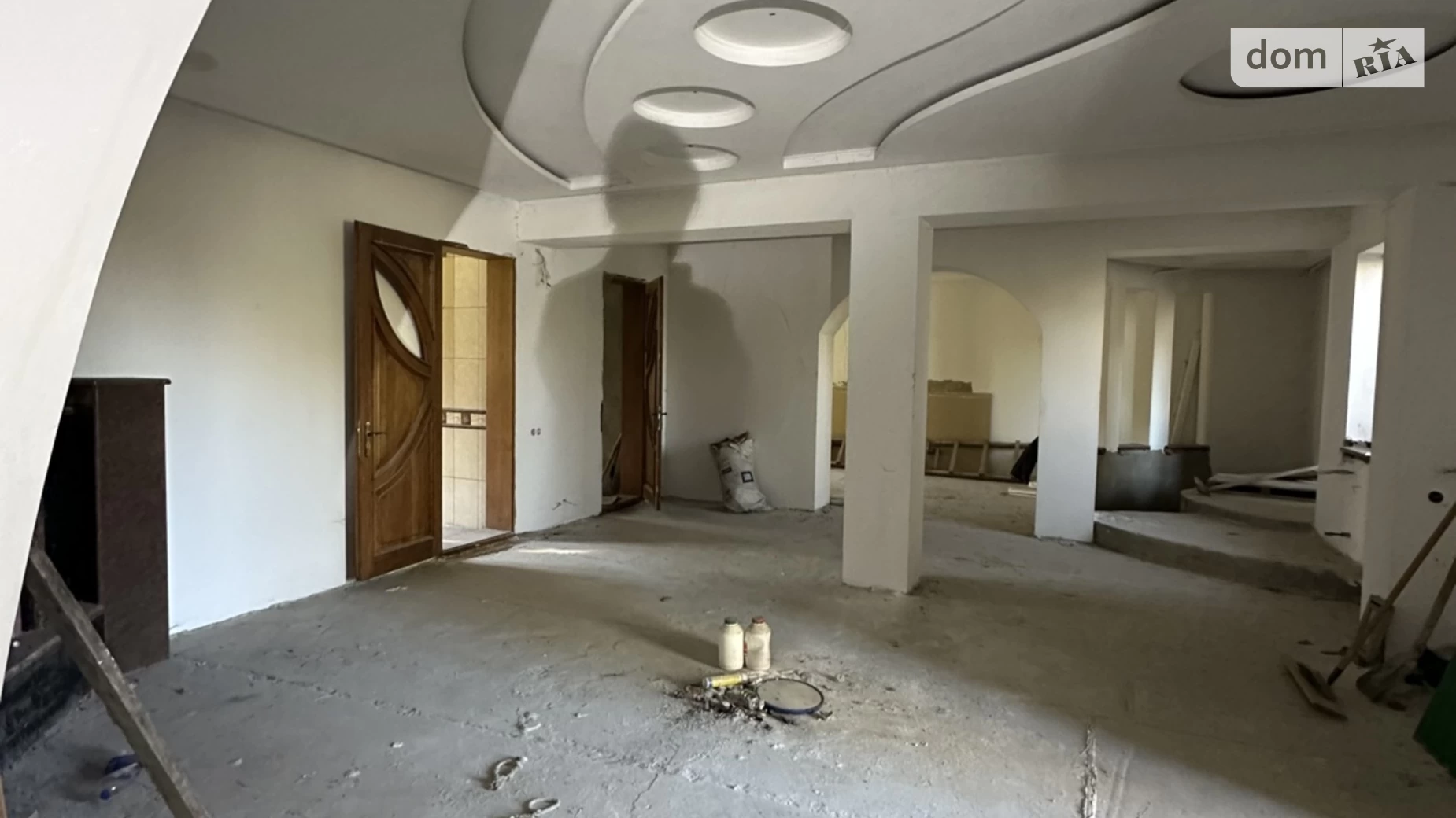 Продается дом на 3 этажа 396.7 кв. м с бассейном, цена: 350000 € - фото 3