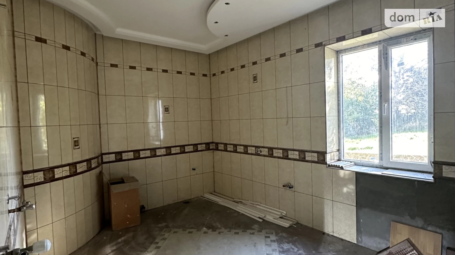 Продается дом на 3 этажа 396.7 кв. м с бассейном, цена: 350000 € - фото 4