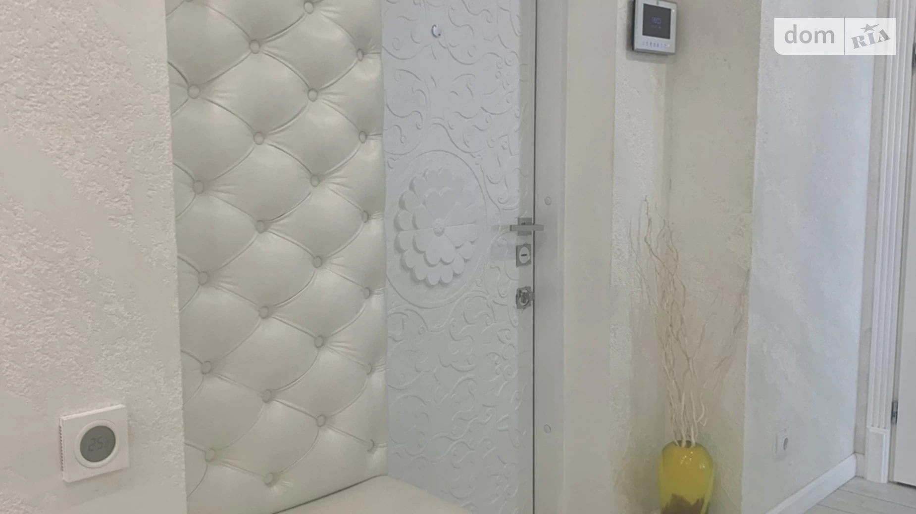 Продается 3-комнатная квартира 127.7 кв. м в Южному, ул. Иванова, 20 - фото 2