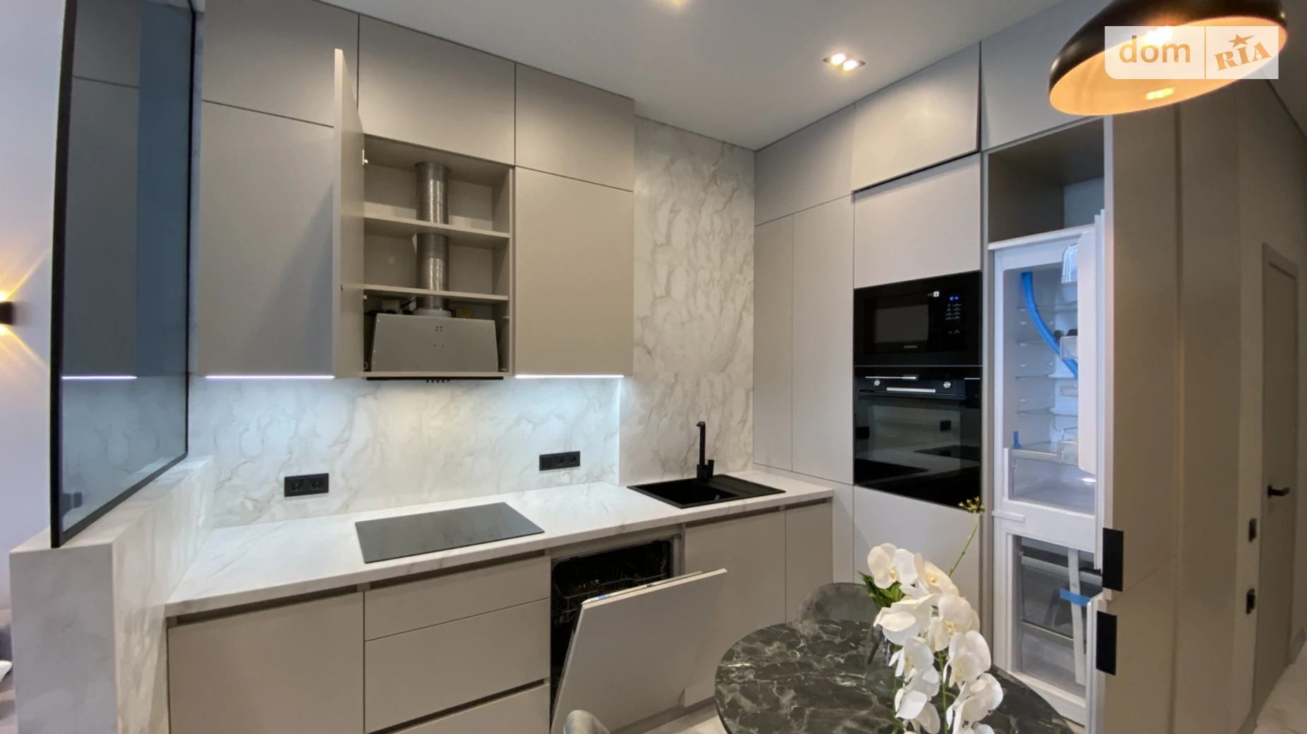 Продается 2-комнатная квартира 56 кв. м в, цена: 165000 $ - фото 2