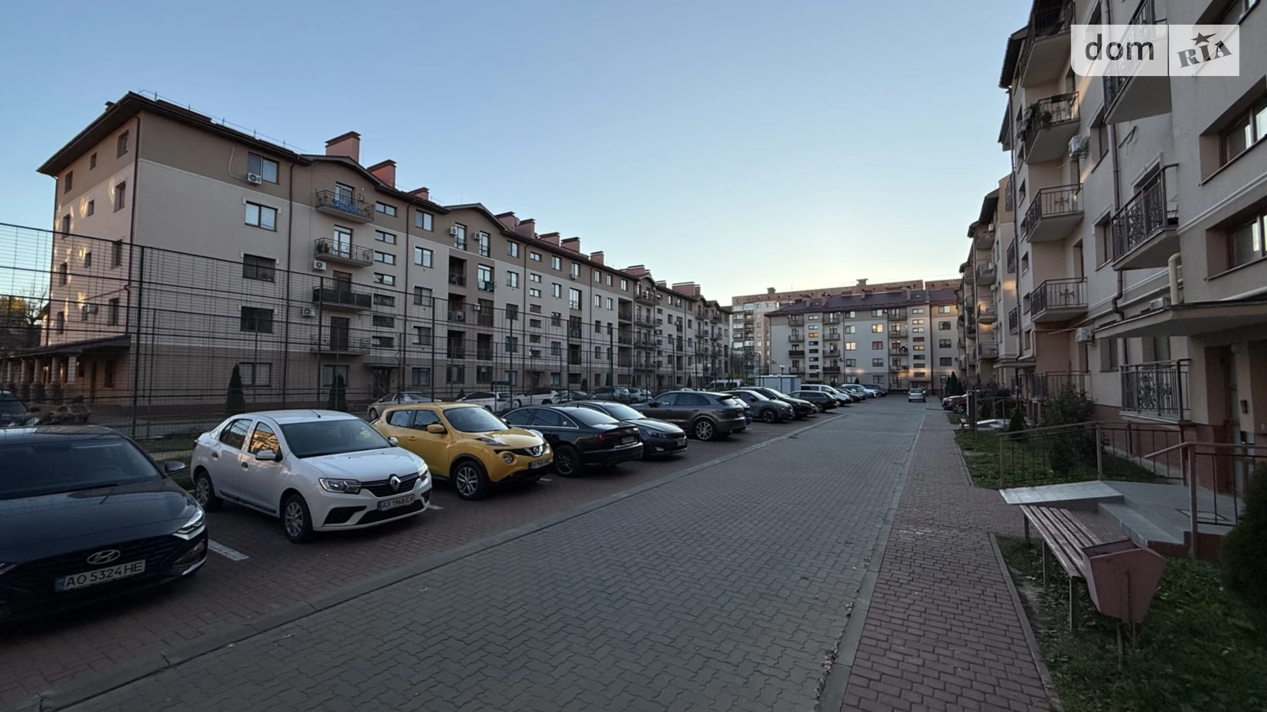 Продается 1-комнатная квартира 45 кв. м в Ужгороде, ул. Тлехаса, 18 - фото 2