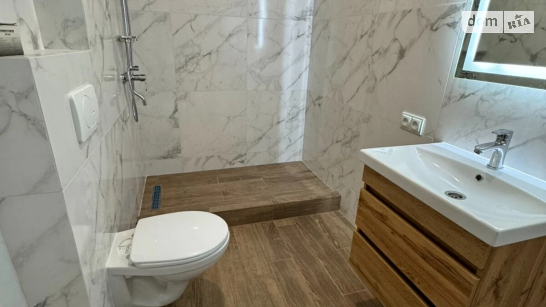Продается 1-комнатная квартира 40 кв. м в Одессе, ул. Академика Сахарова, 3Е - фото 2